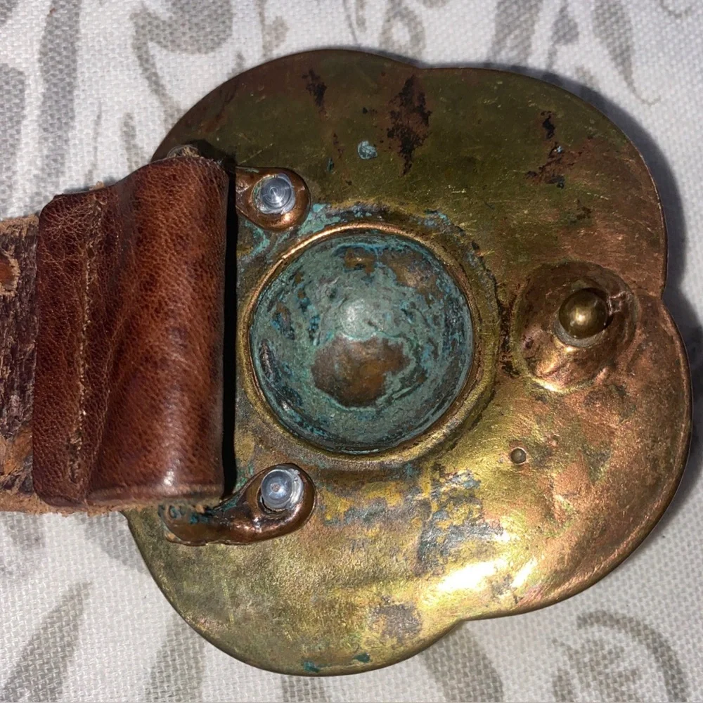 Vintage The Limited Leather Belt Made in Italy Brass Buckle Size Medium 28